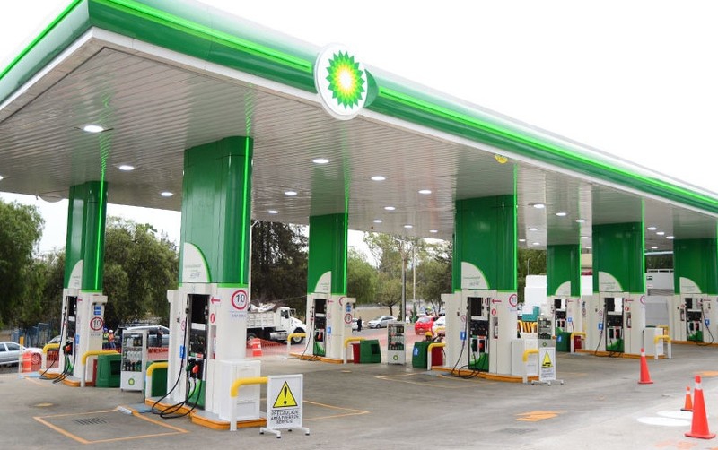 Eliminar restricción a nuevas gasolineras bajaría precio del combustible: expertos